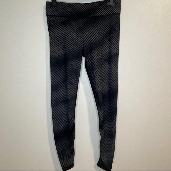 Under Armour Women’s Black geometric leggings Allseason gear Size M - Picture 1 of 6